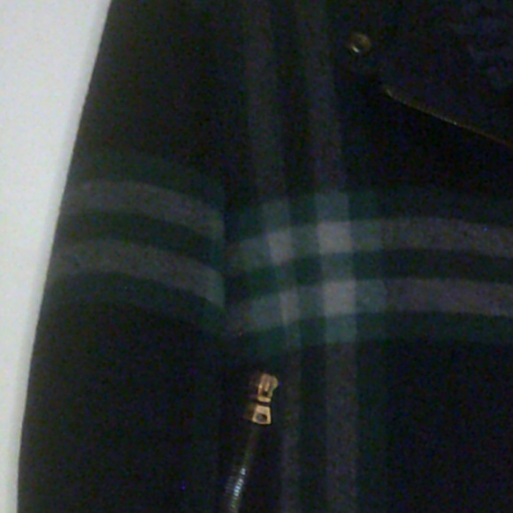 GAP  plaid  Ladies Jacket **MAKE AN OFFER** - Picture 4 of 7